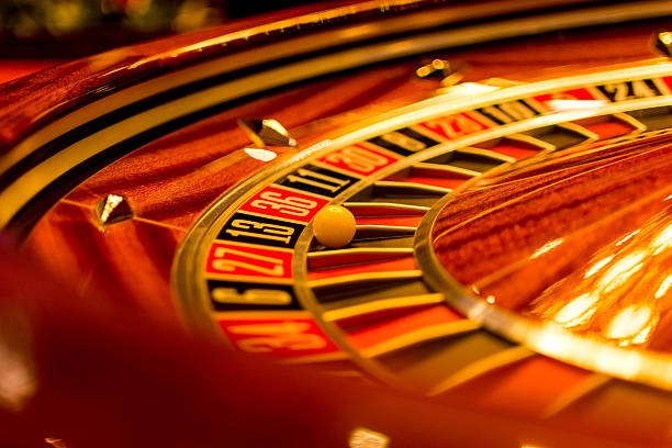 apo388 Texas Hold'em Bonus table showing dealer, player hole cards, and community cards reveal sequence
